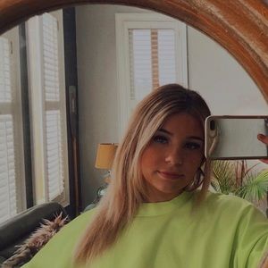 Meet your Posher, Adriana